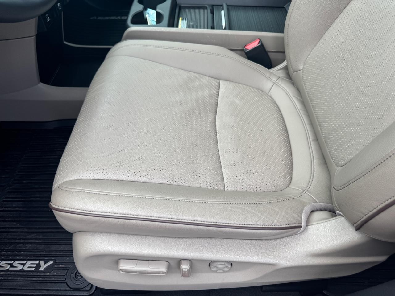 Honda Odyssey Vehicle Full-screen Gallery Image 21