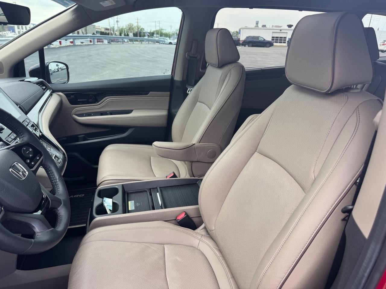 Honda Odyssey Vehicle Full-screen Gallery Image 22