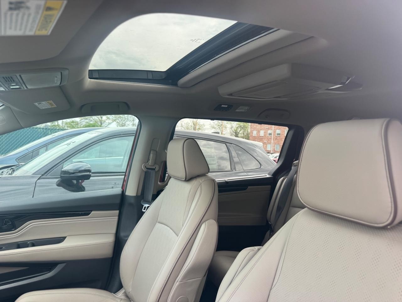 Honda Odyssey Vehicle Full-screen Gallery Image 30