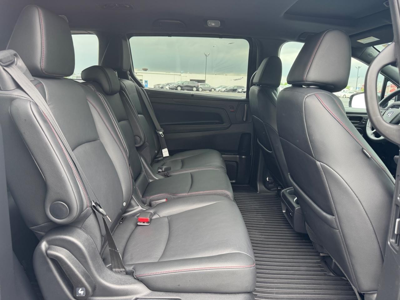 Honda Odyssey Vehicle Full-screen Gallery Image 10