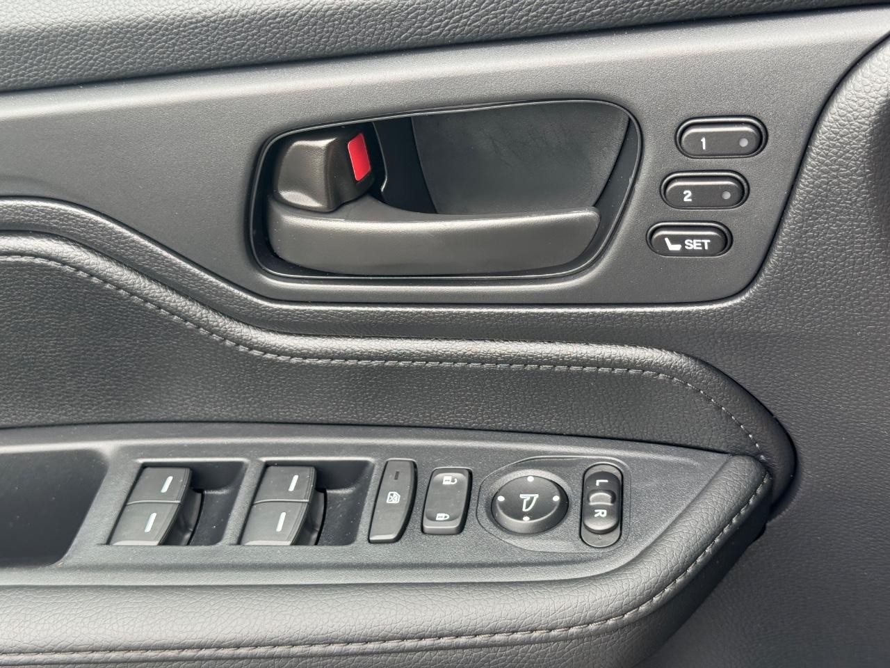 Honda Odyssey Vehicle Full-screen Gallery Image 35