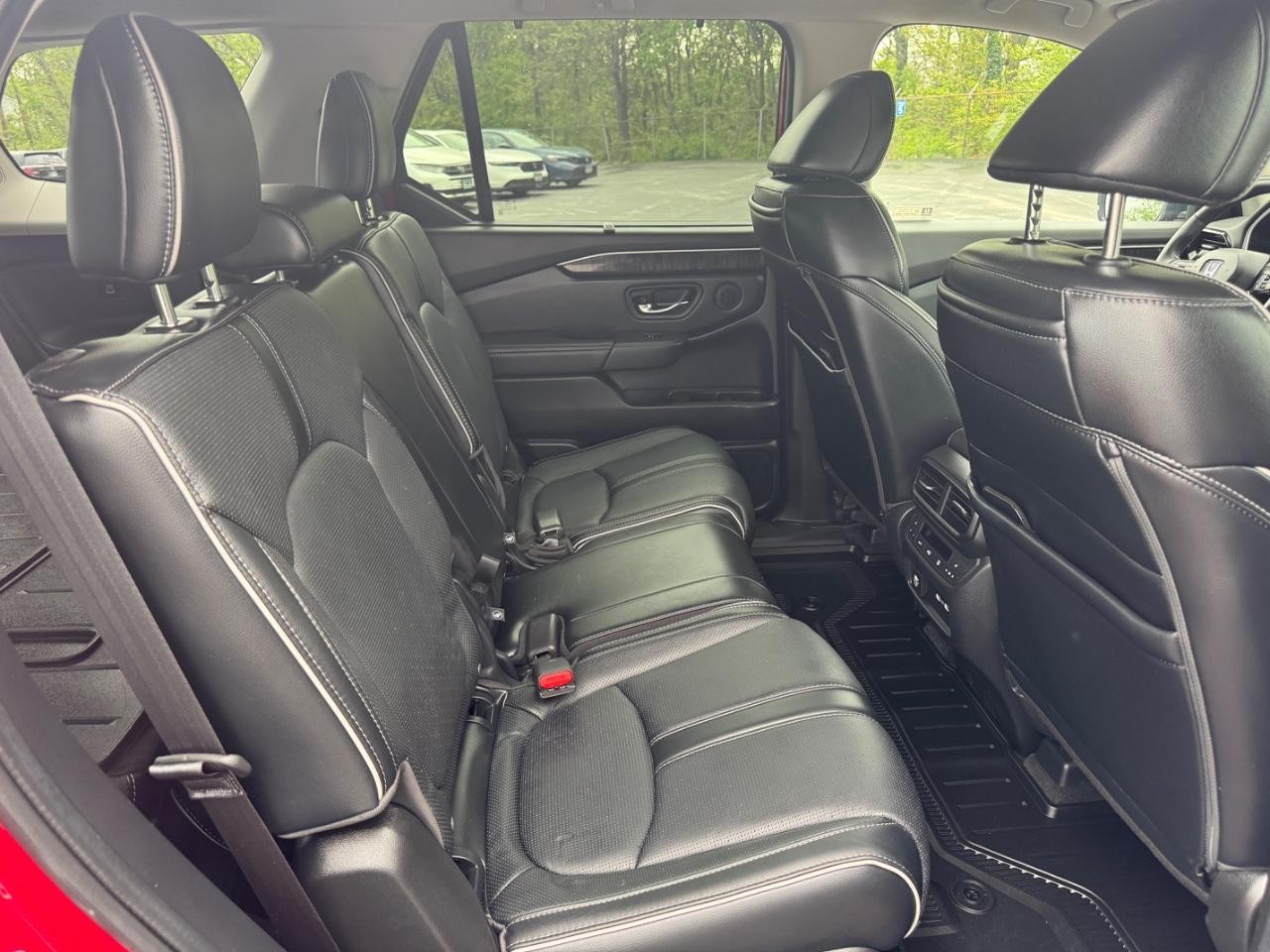 Honda Pilot Vehicle Full-screen Gallery Image 12