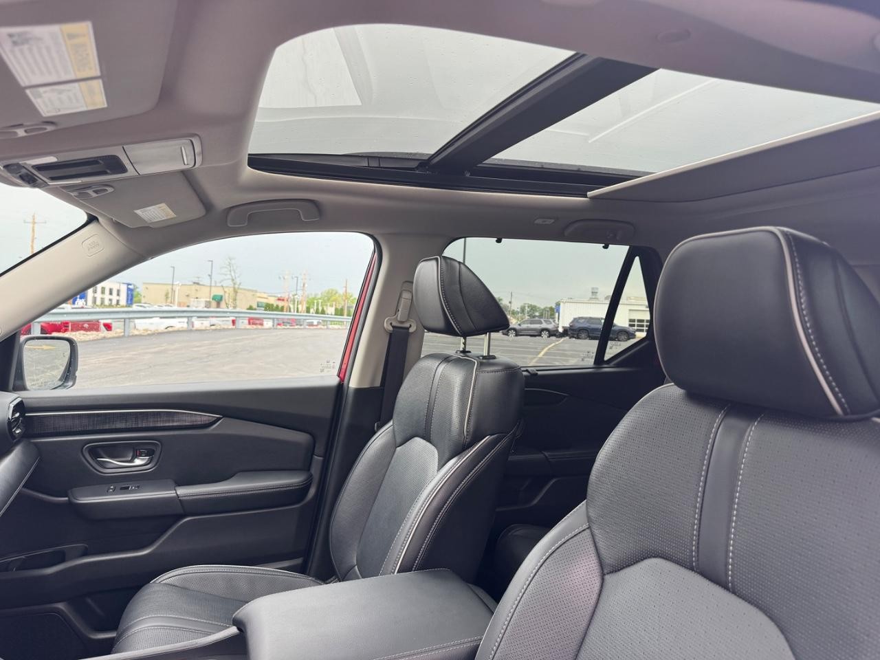 Honda Pilot Vehicle Full-screen Gallery Image 16