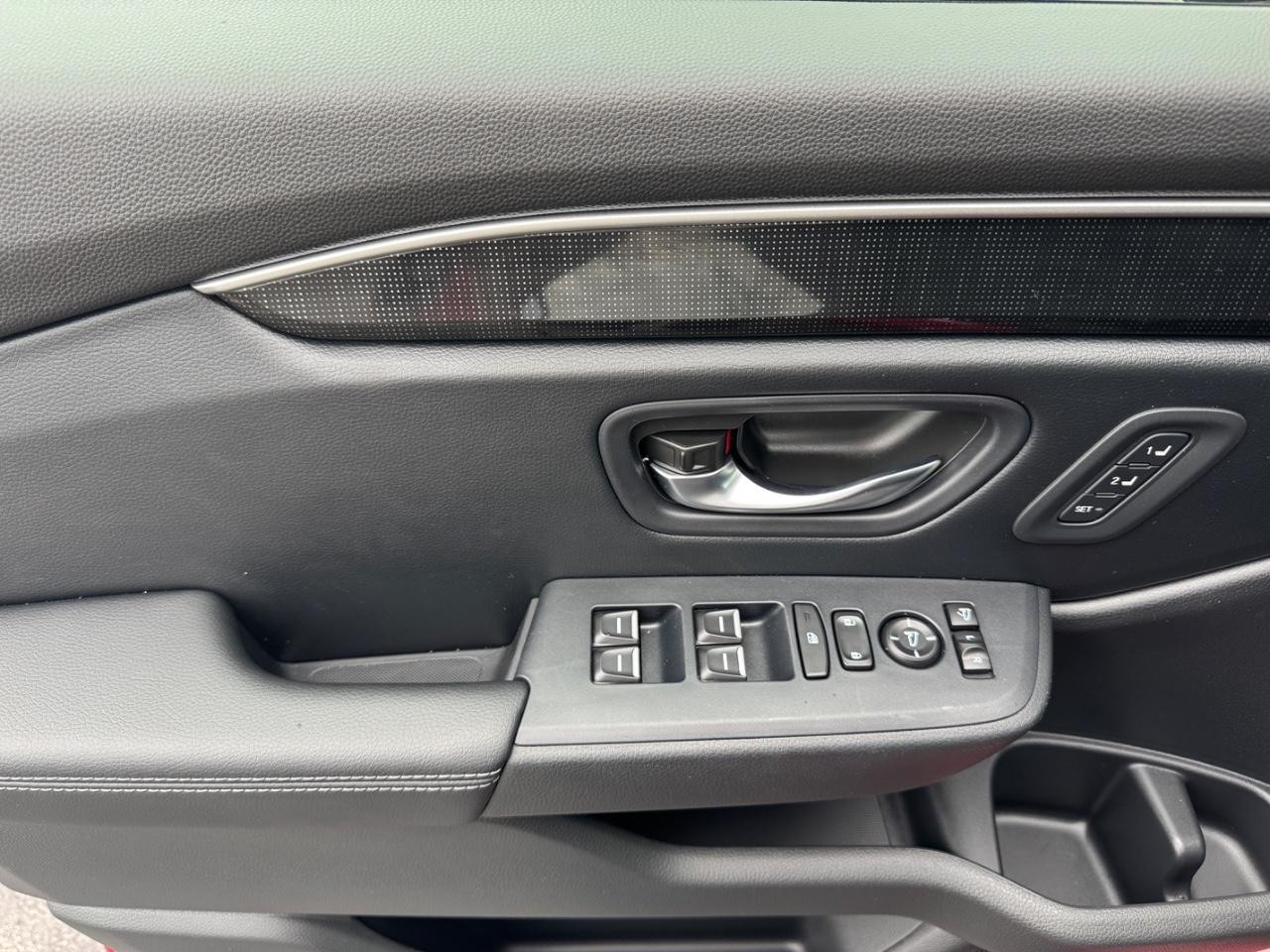 Honda Pilot Vehicle Full-screen Gallery Image 19