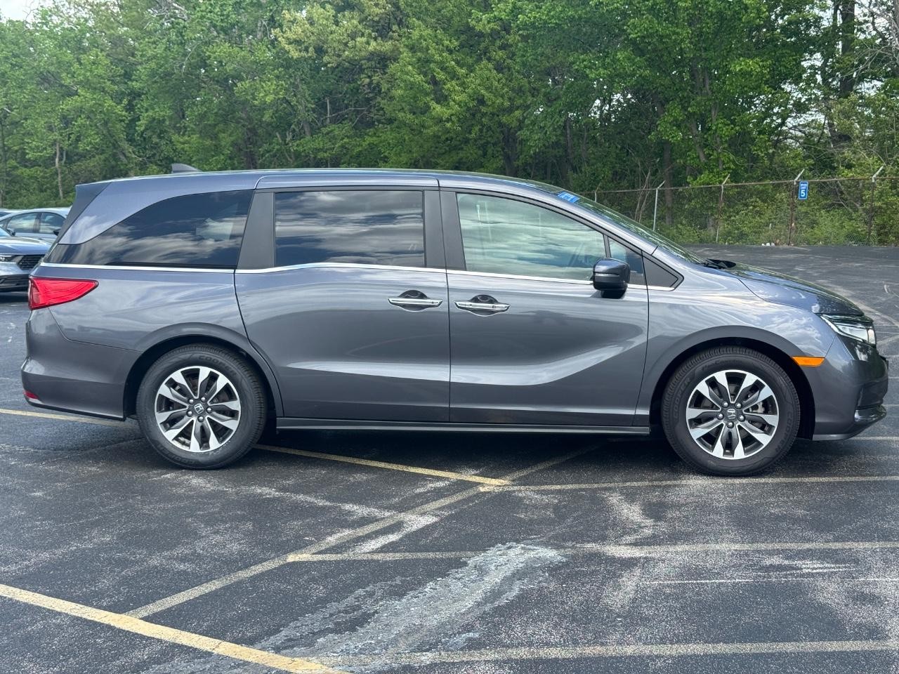 Honda Odyssey Vehicle Full-screen Gallery Image 05