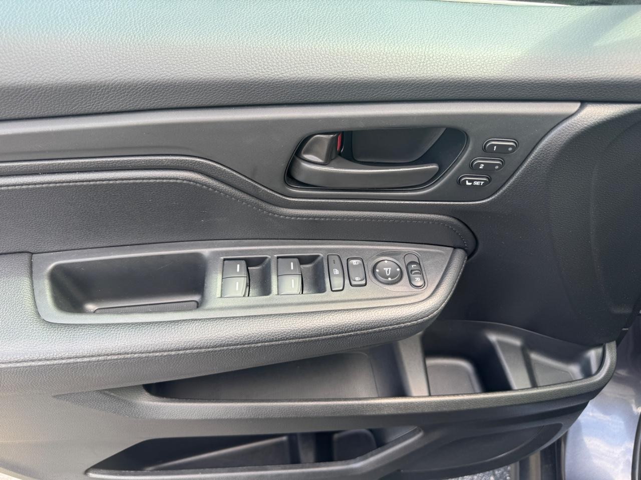 Honda Odyssey Vehicle Full-screen Gallery Image 23