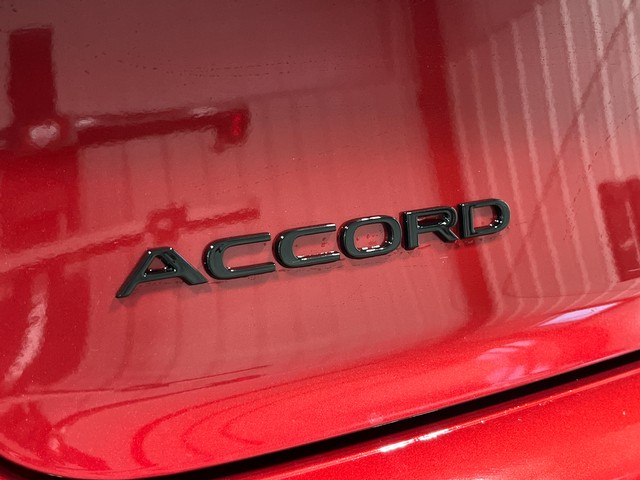 Honda Accord Hybrid Vehicle Full-screen Gallery Image 07