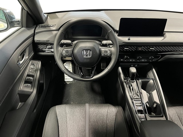 Honda Accord Hybrid Vehicle Full-screen Gallery Image 18
