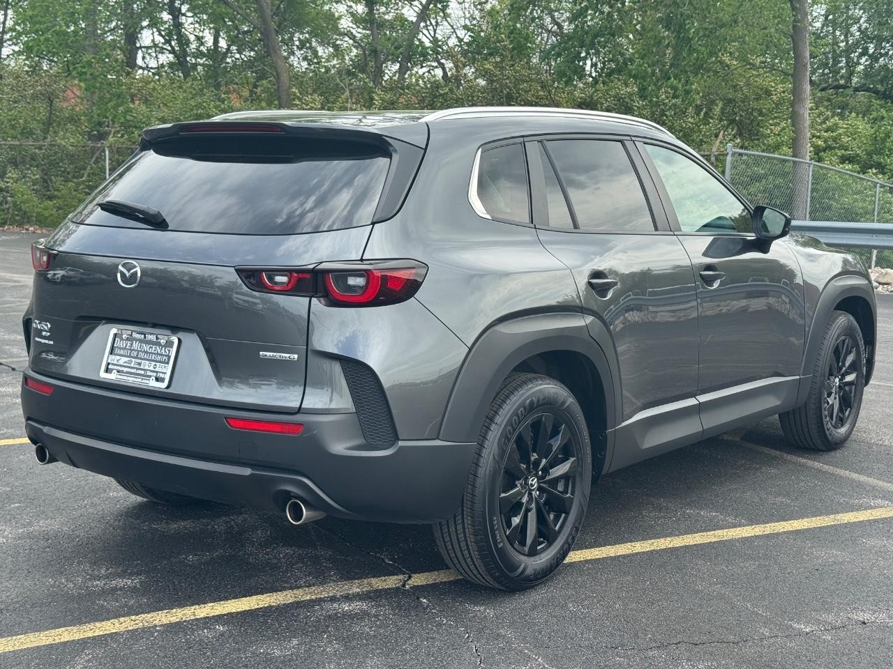 Mazda CX-50 Vehicle Full-screen Gallery Image 04