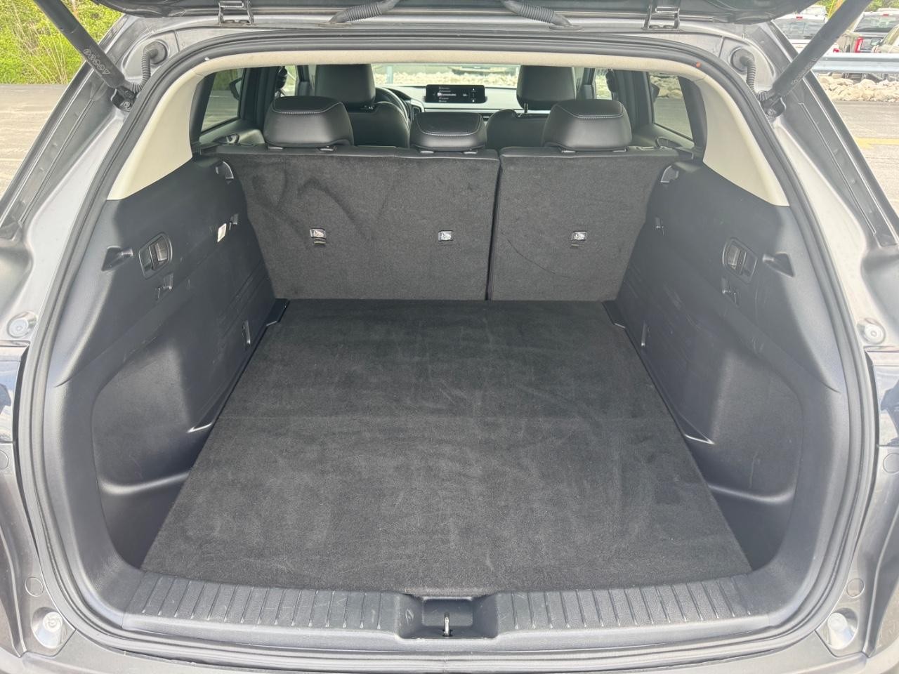 Mazda CX-50 Vehicle Full-screen Gallery Image 07