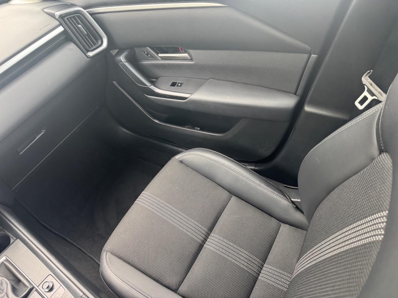 Mazda CX-50 Vehicle Full-screen Gallery Image 14