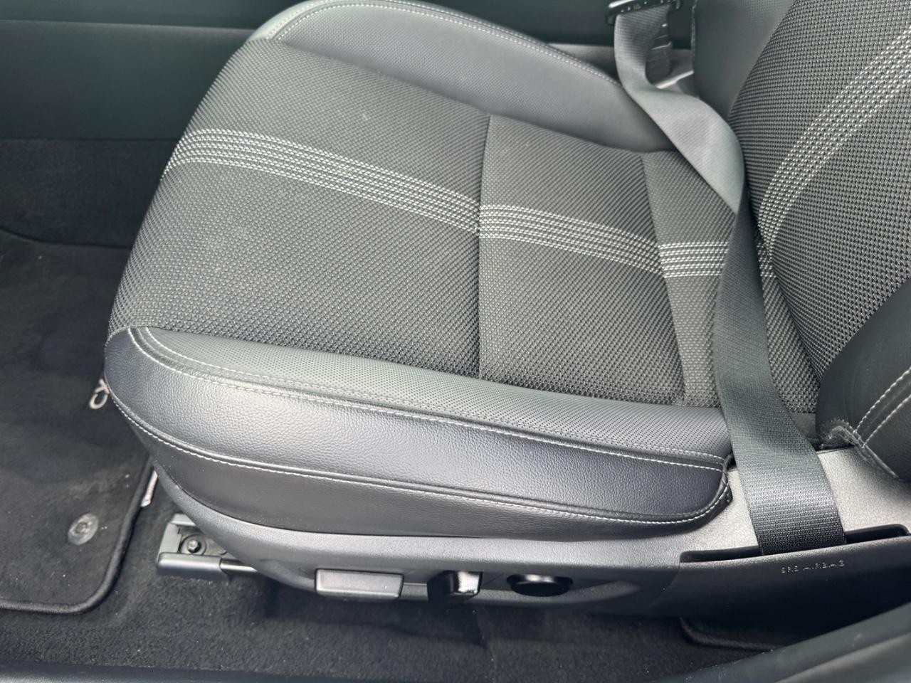 Mazda CX-50 Vehicle Full-screen Gallery Image 17
