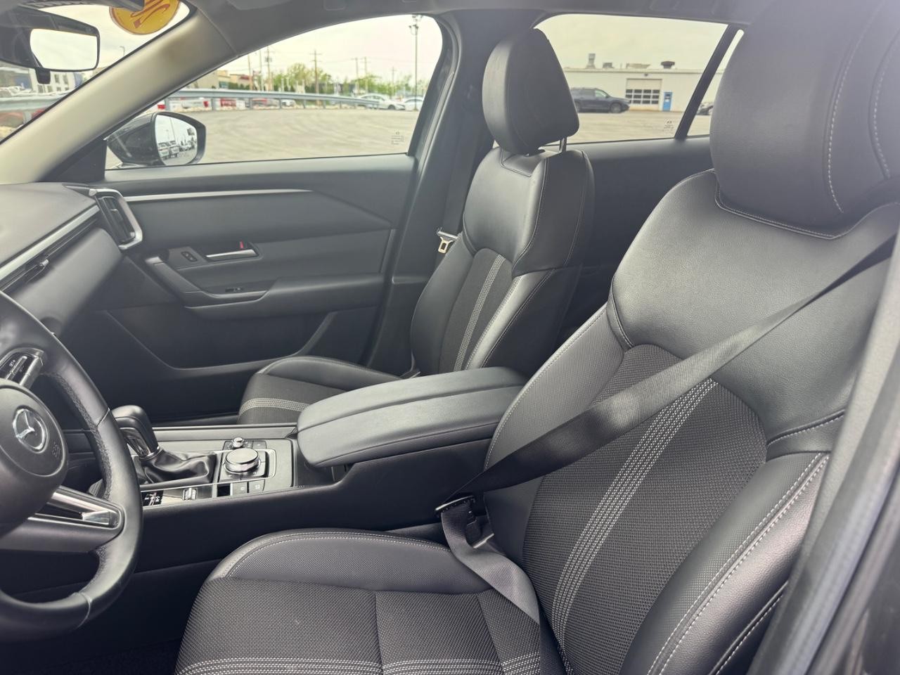 Mazda CX-50 Vehicle Full-screen Gallery Image 18