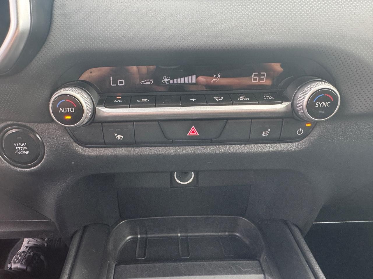Mazda CX-50 Vehicle Full-screen Gallery Image 27
