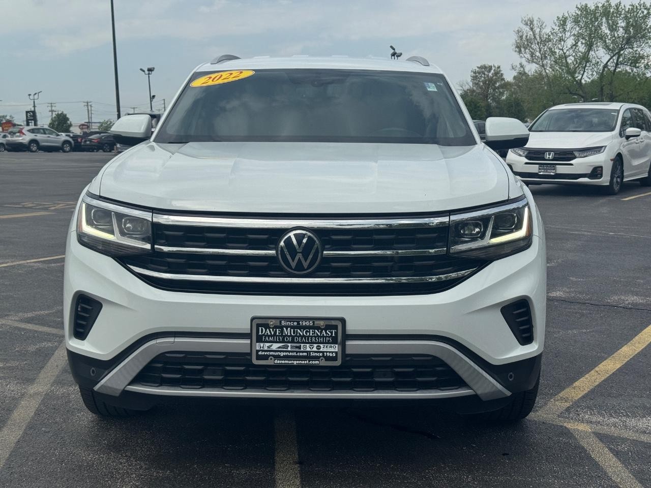 Volkswagen Atlas Cross Sport Vehicle Full-screen Gallery Image 08