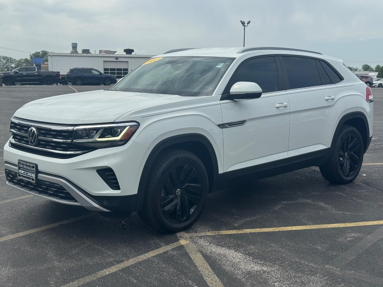 Volkswagen Atlas Cross Sport Vehicle Full-screen Gallery Image 09