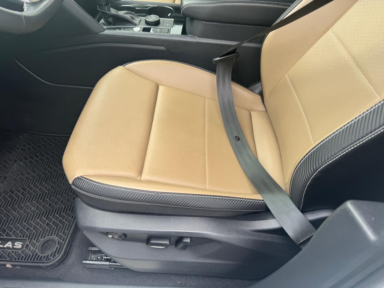 Volkswagen Atlas Cross Sport Vehicle Full-screen Gallery Image 20