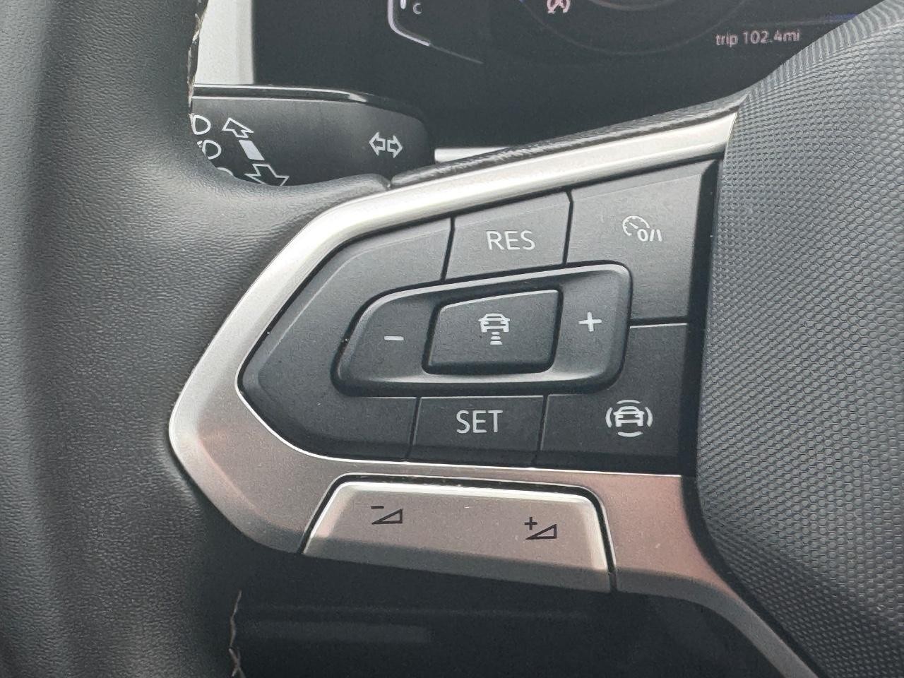 Volkswagen Atlas Cross Sport Vehicle Full-screen Gallery Image 23