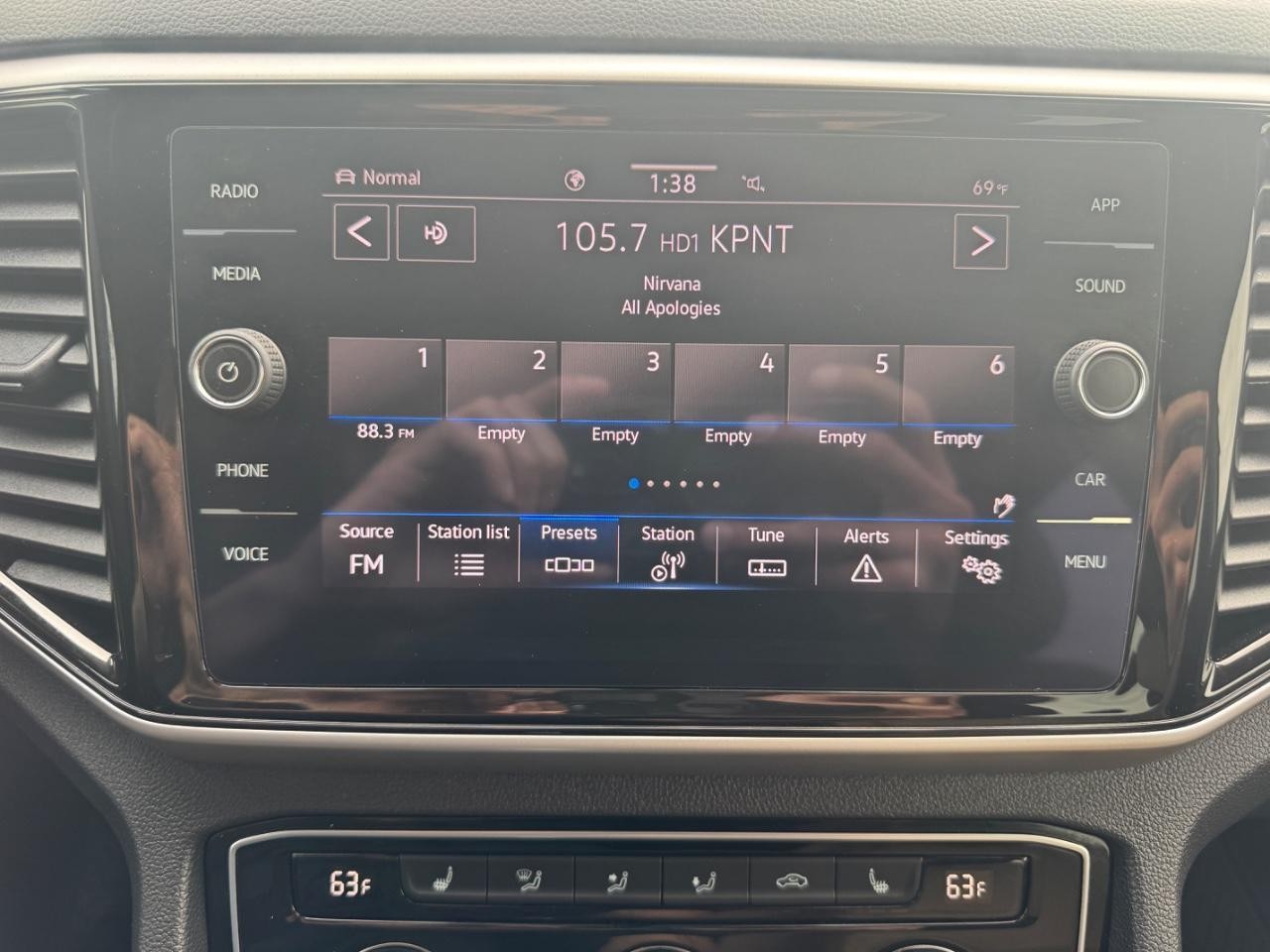 Volkswagen Atlas Cross Sport Vehicle Full-screen Gallery Image 25