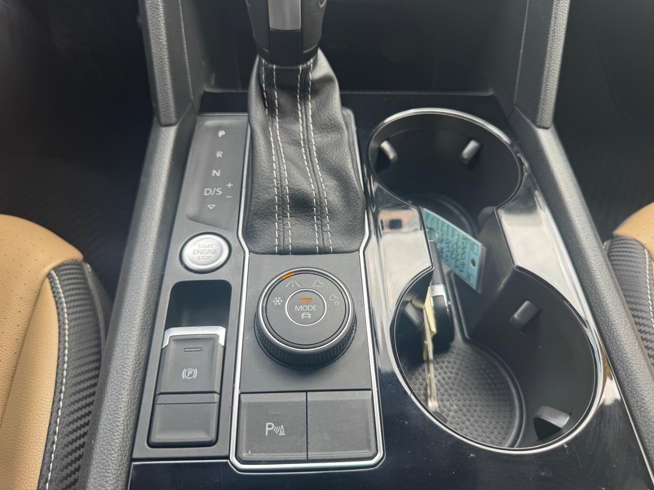 Volkswagen Atlas Cross Sport Vehicle Full-screen Gallery Image 29