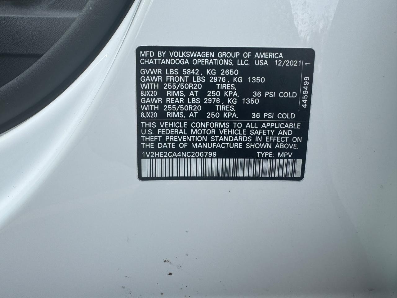 Volkswagen Atlas Cross Sport Vehicle Full-screen Gallery Image 30