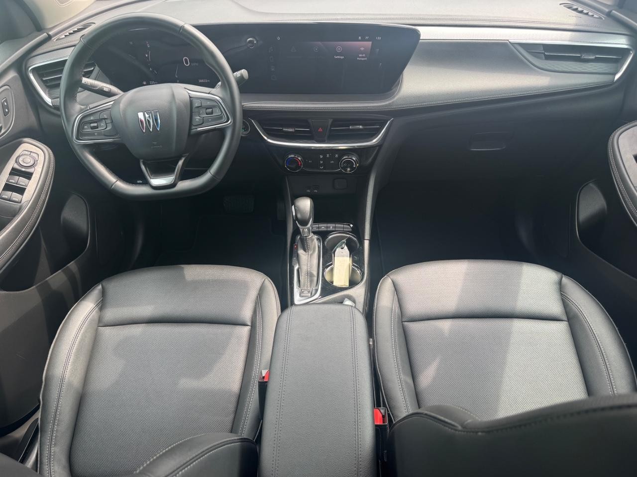 Buick Encore GX Vehicle Full-screen Gallery Image 10