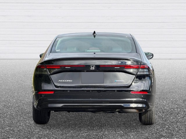 Honda Accord Hybrid Vehicle Full-screen Gallery Image 05