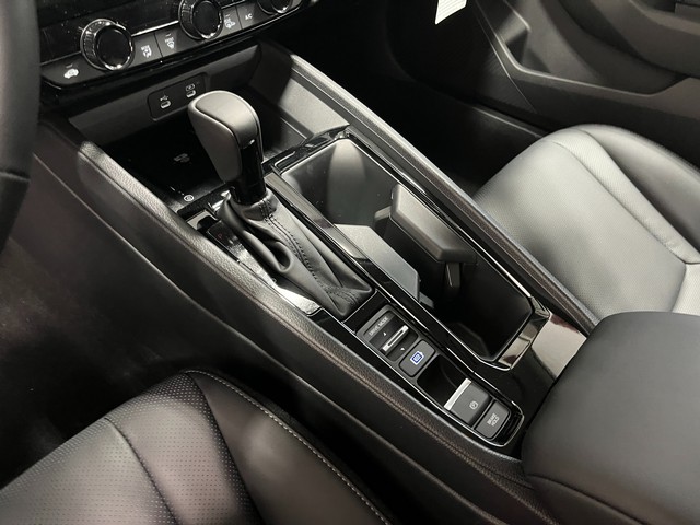 Honda Accord Hybrid Vehicle Full-screen Gallery Image 15