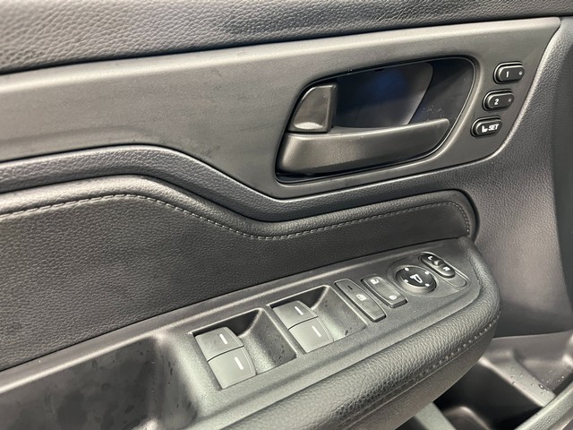 Honda Odyssey Vehicle Full-screen Gallery Image 12
