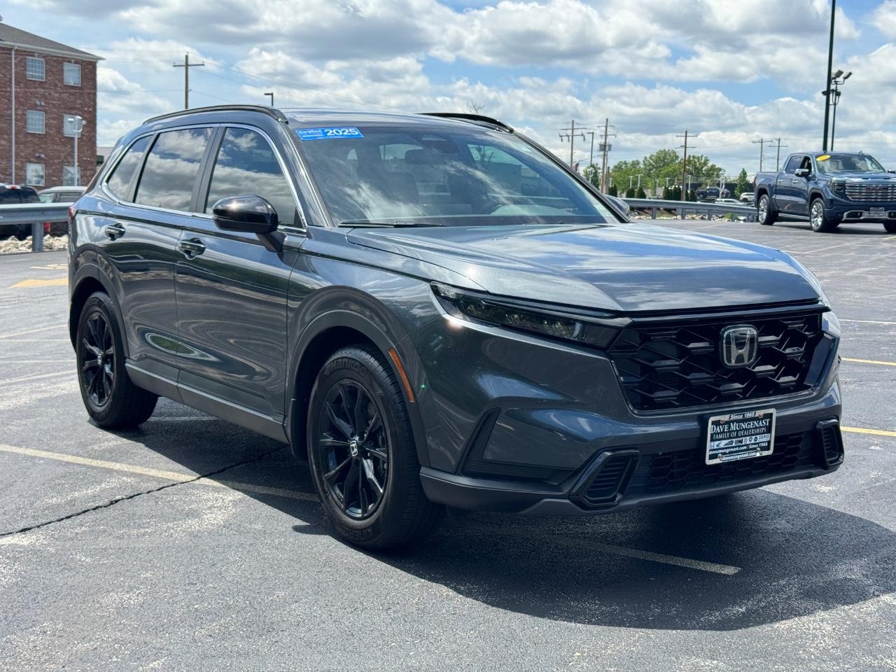 Honda CR-V Hybrid Vehicle Full-screen Gallery Image 02