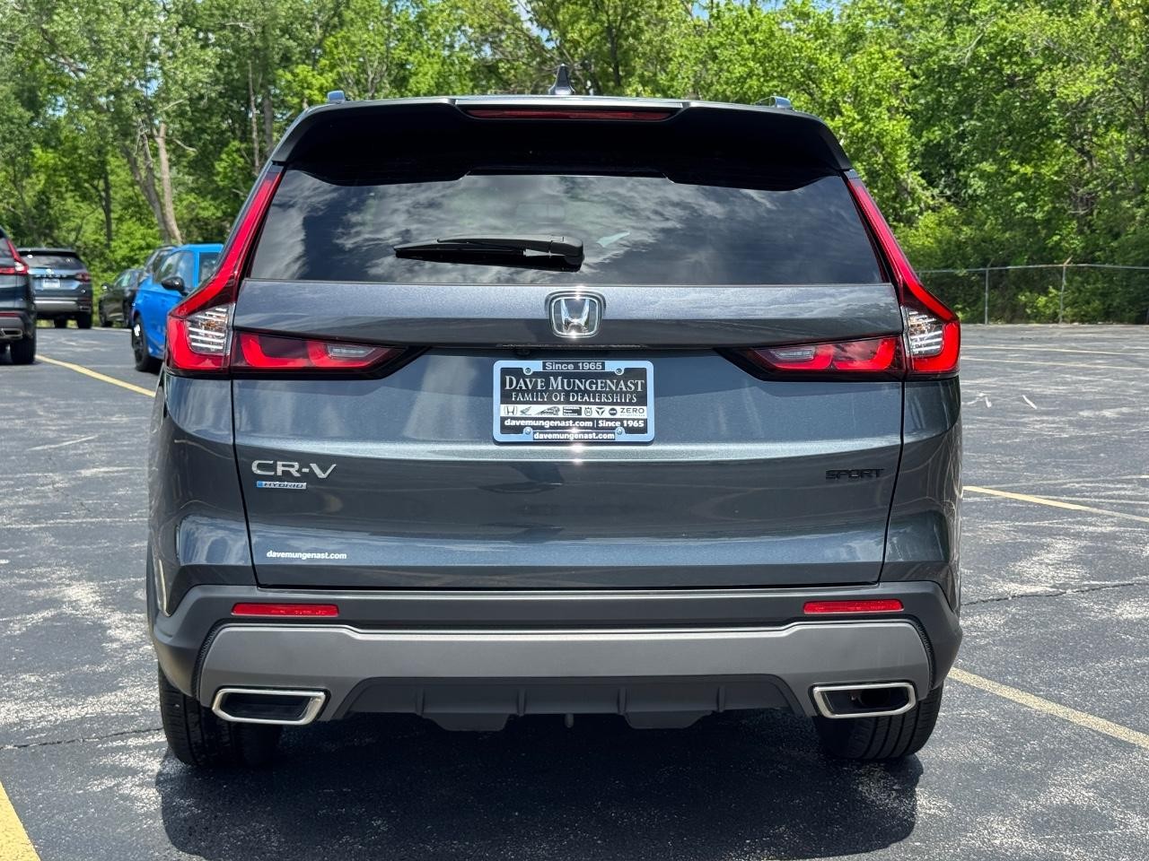 Honda CR-V Hybrid Vehicle Full-screen Gallery Image 06