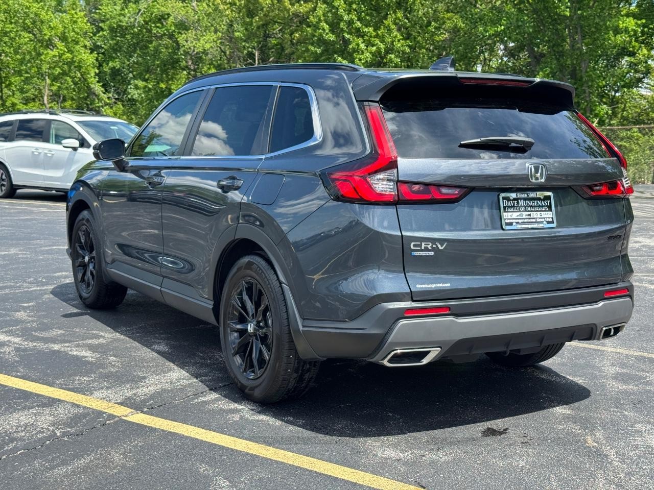 Honda CR-V Hybrid Vehicle Full-screen Gallery Image 07