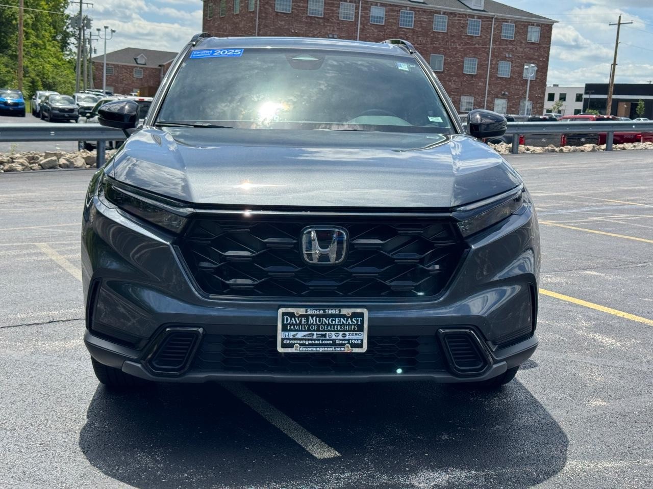 Honda CR-V Hybrid Vehicle Full-screen Gallery Image 10