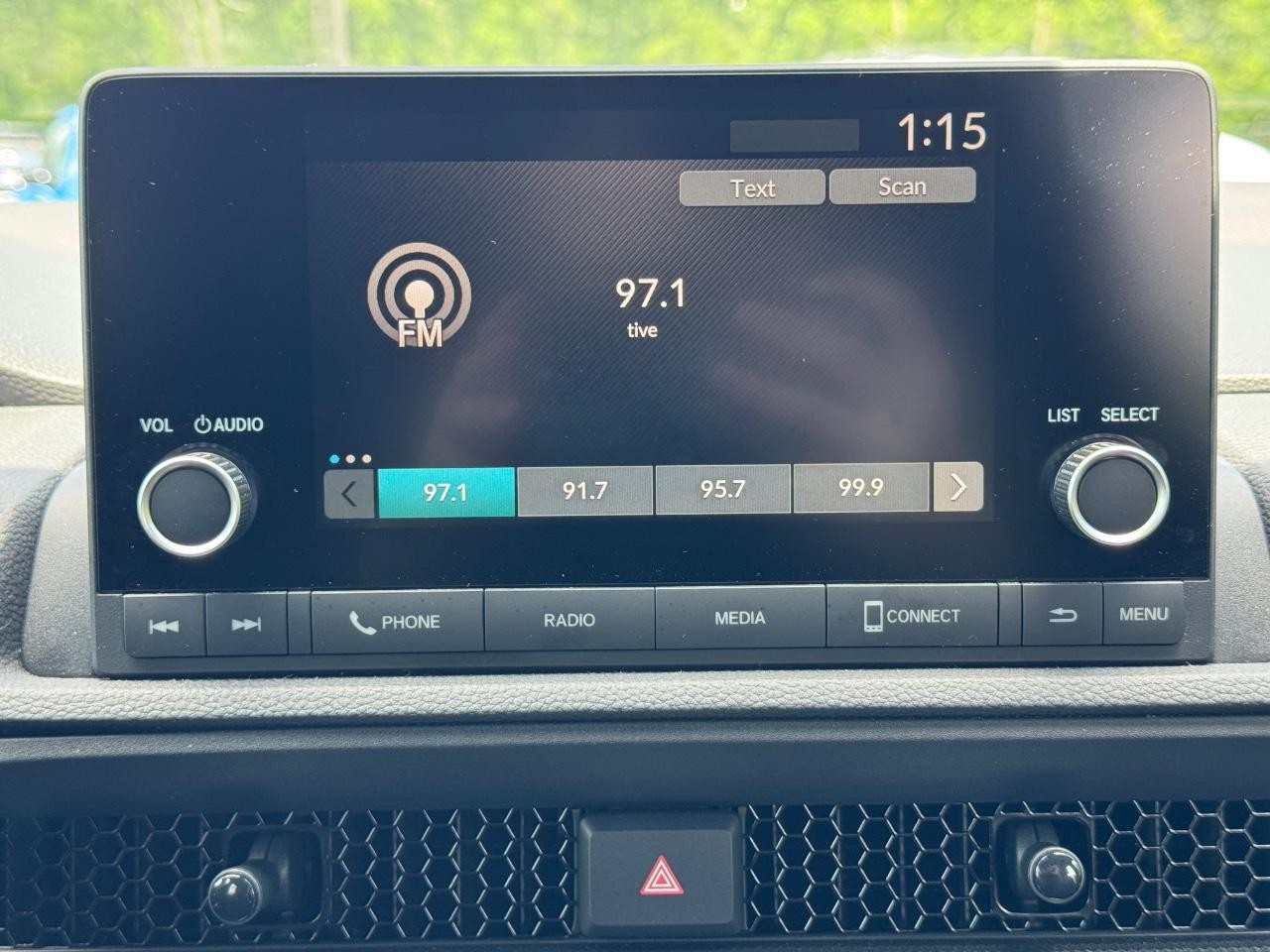 Honda CR-V Hybrid Vehicle Full-screen Gallery Image 14