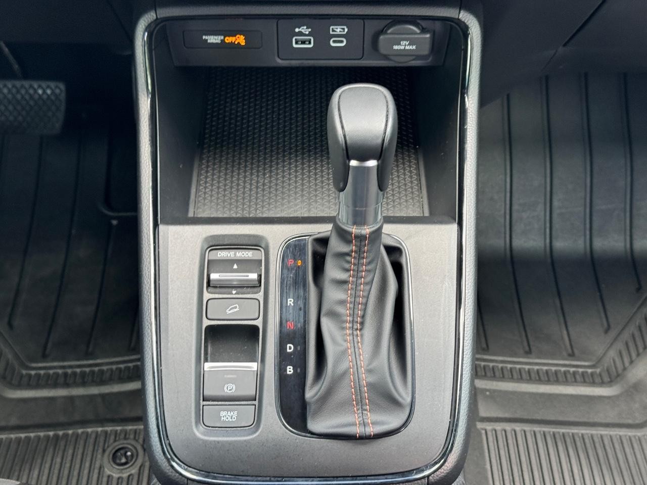 Honda CR-V Hybrid Vehicle Full-screen Gallery Image 16