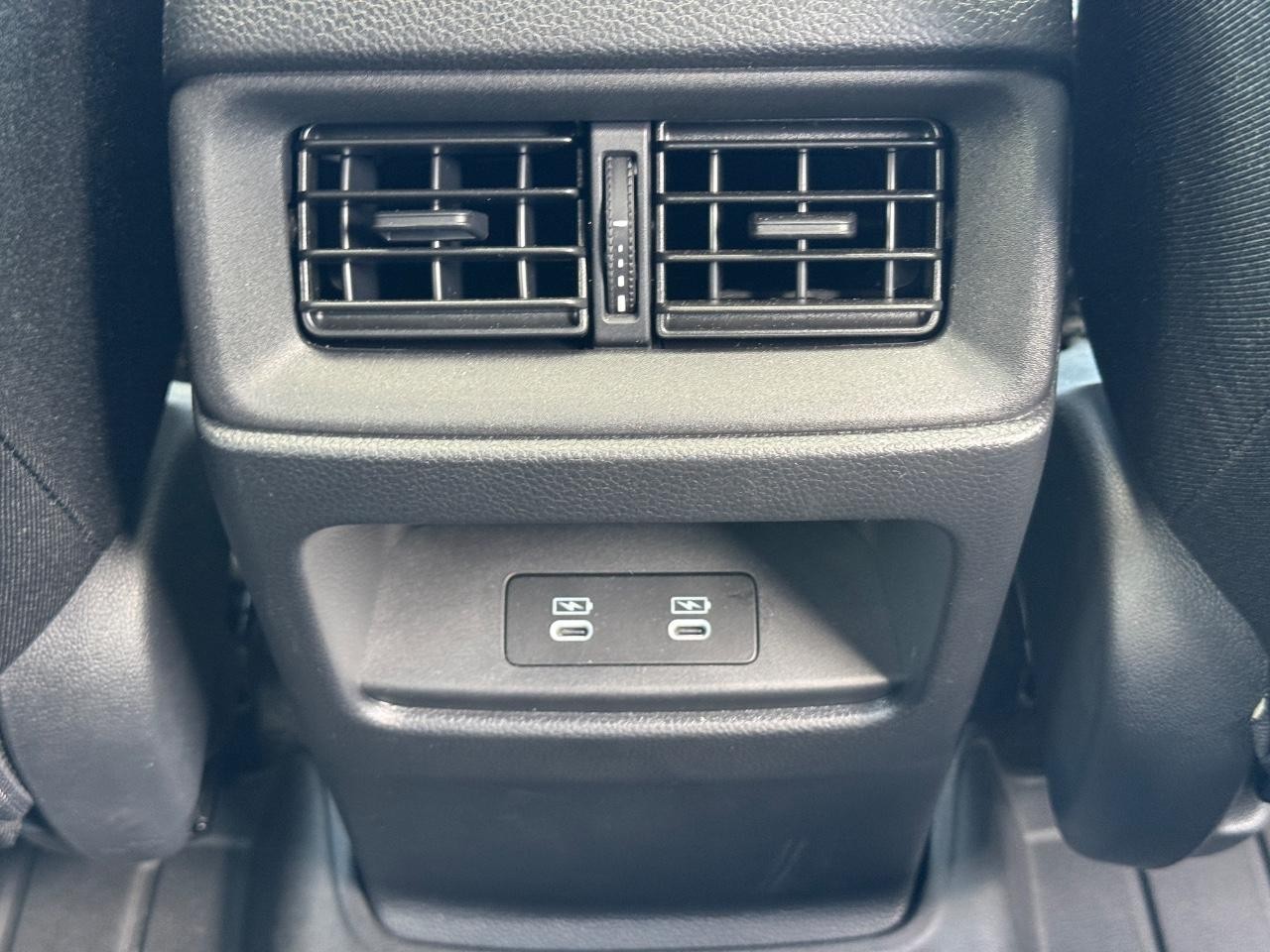 Honda CR-V Hybrid Vehicle Full-screen Gallery Image 17