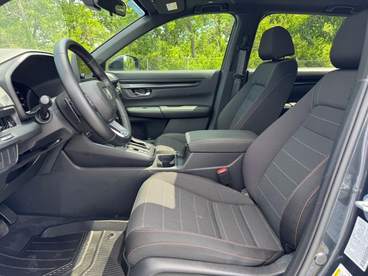 Honda CR-V Hybrid Vehicle Full-screen Gallery Image 19