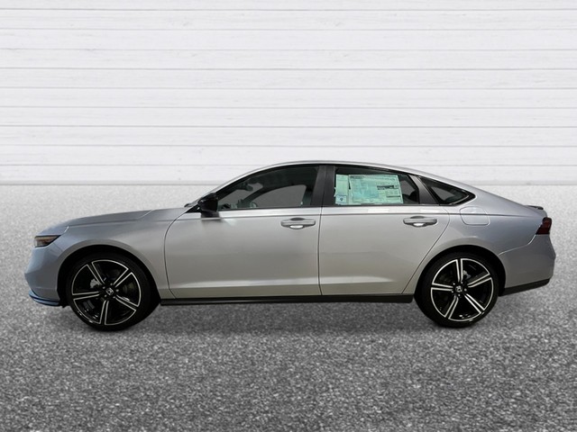 Honda Accord Hybrid Vehicle Full-screen Gallery Image 03
