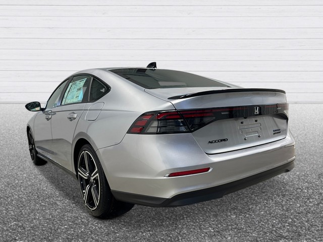Honda Accord Hybrid Vehicle Full-screen Gallery Image 04