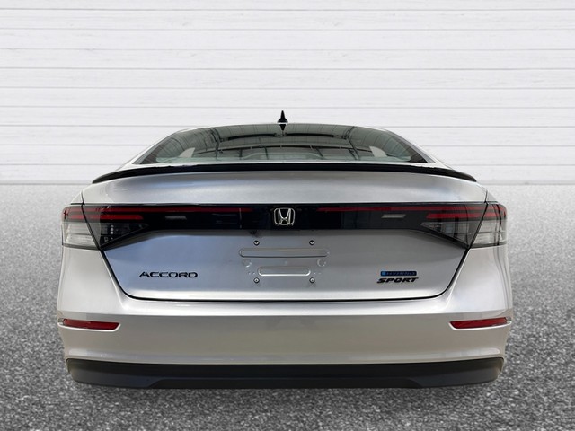 Honda Accord Hybrid Vehicle Full-screen Gallery Image 05