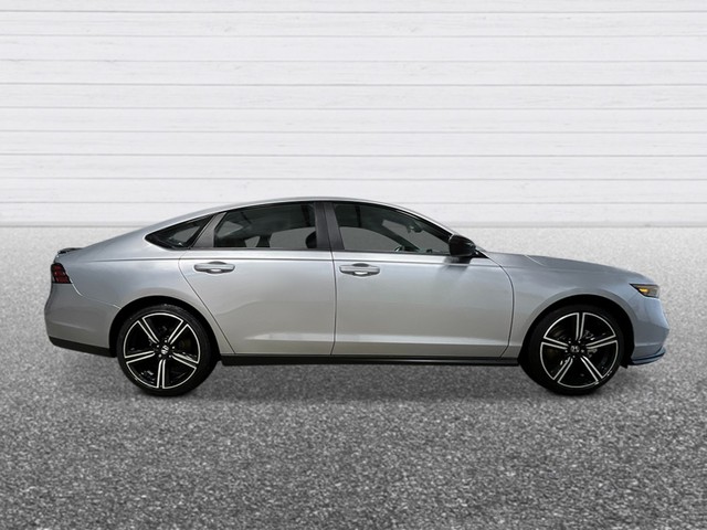 Honda Accord Hybrid Vehicle Full-screen Gallery Image 09