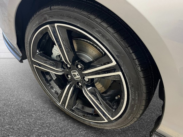 Honda Accord Hybrid Vehicle Full-screen Gallery Image 12