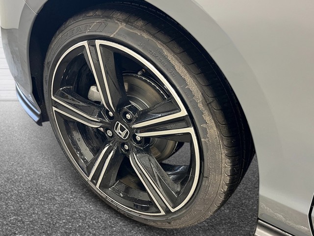 Honda Accord Sedan Vehicle Full-screen Gallery Image 11