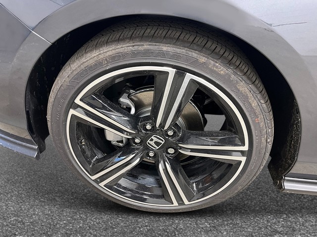 Honda Accord Sedan Vehicle Full-screen Gallery Image 11