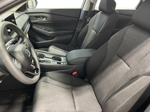 Honda Accord Sedan Vehicle Full-screen Gallery Image 13