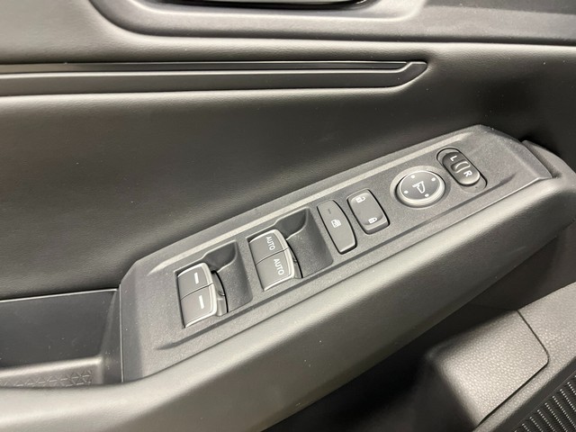Honda Accord Sedan Vehicle Full-screen Gallery Image 14