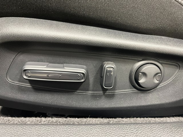 Honda Accord Sedan Vehicle Full-screen Gallery Image 15