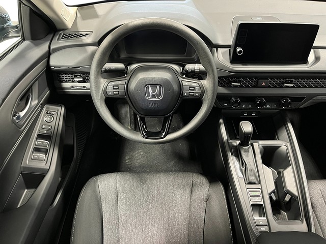 Honda Accord Sedan Vehicle Full-screen Gallery Image 17