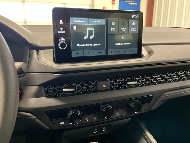 Honda Accord Sedan Vehicle Full-screen Gallery Image 20