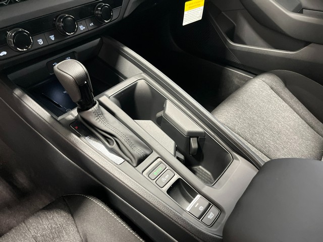 Honda Accord Sedan Vehicle Full-screen Gallery Image 23